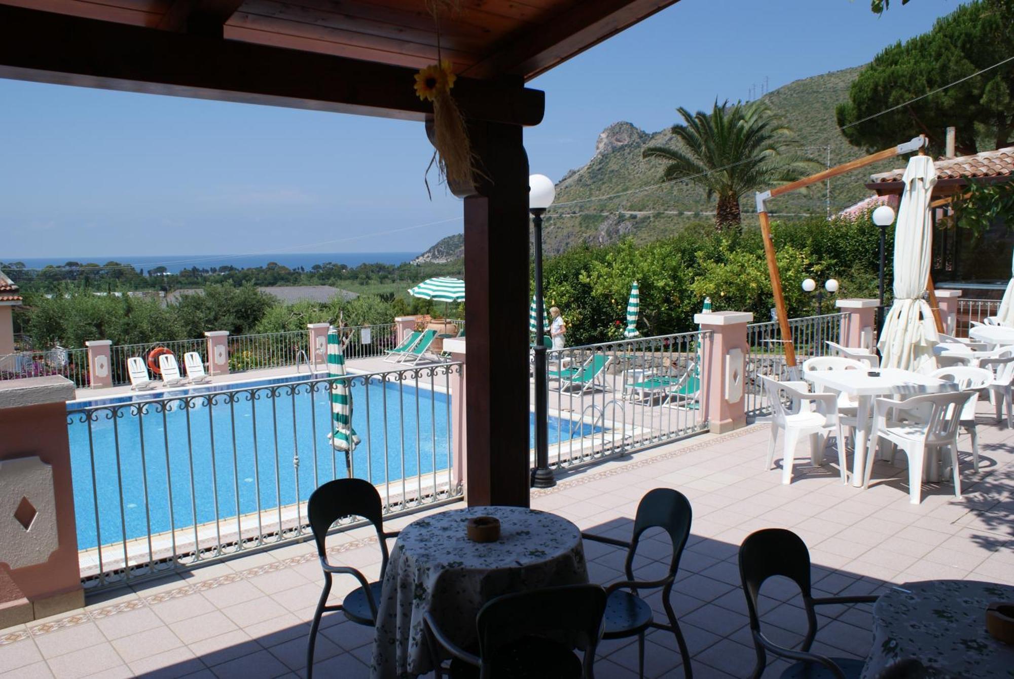 Hotel Ristorante Borgo La Tana Maratea Extérieur photo